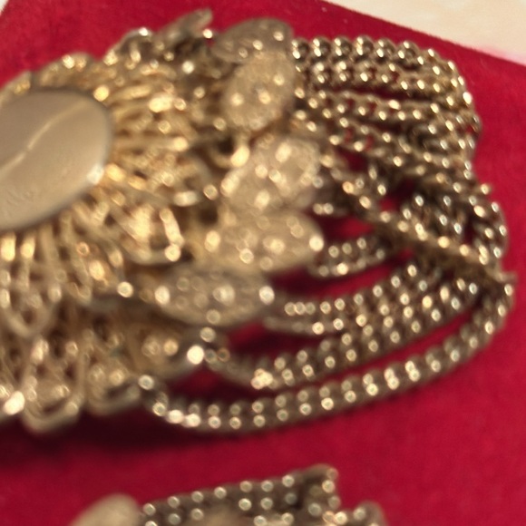 LARGE Gold coin metal vintage clip earrings w/dangling chains 1 1/2” w/3/4” drop - Picture 3 of 6